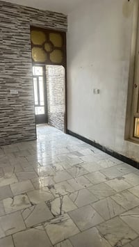 دار للايجار شارع الكورنيش حي الصحه طابقين غرفتين نوم وكلدور واستقبال و...