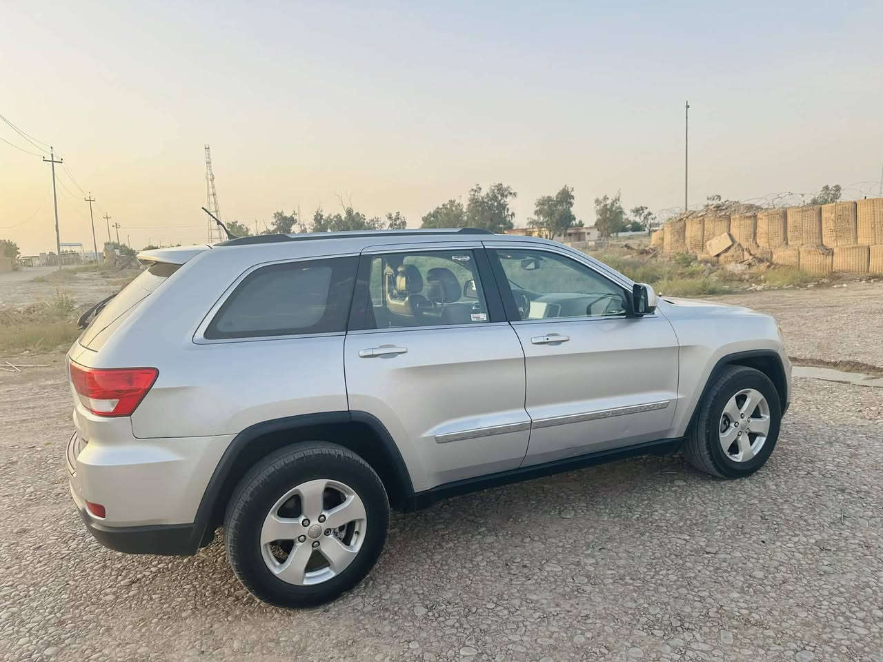 جيب لاريدو موديل 2013 
السياره وارد امريكي
الضرر تبديل بابين بلادي مثل ما موضح بالسونار المرفق مع الصور 
الرقم اربيل باسمي 
سنويه لعام 2030 
مواصفات
فتحه سلايد روف
بصمة تشغيل عدد
 بصمة ابواب
كشن كهرباء
كشنات جلد
شاشه 
ويل كروم بلادي
حساسات خلفيه
كامرا خلفيه
فول تحكمات
فور ويل
وباقي المواصفات المعروفه
175 وبيها مجال قليل حك الجيه 
مكان ديالى بلدروز 
للاتصال ***********
***********
