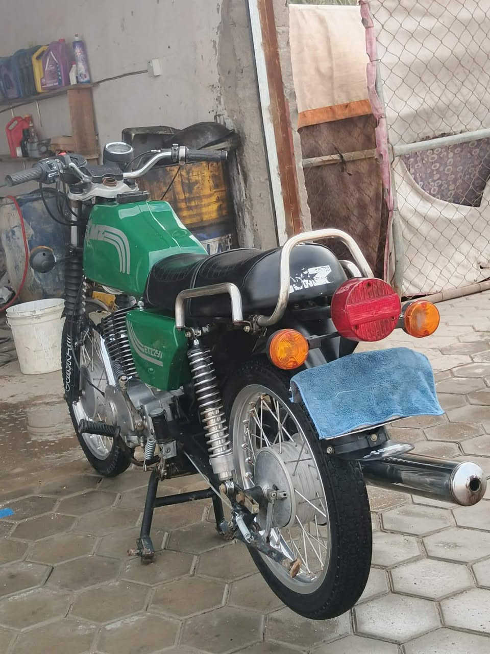 سلام عليكم موطور للبيع 82
سايس 3 رقم وسنويه بدون راعي
لحيم بل الخشم 
السعر 1500 الشراي يتصل
***********
***********
