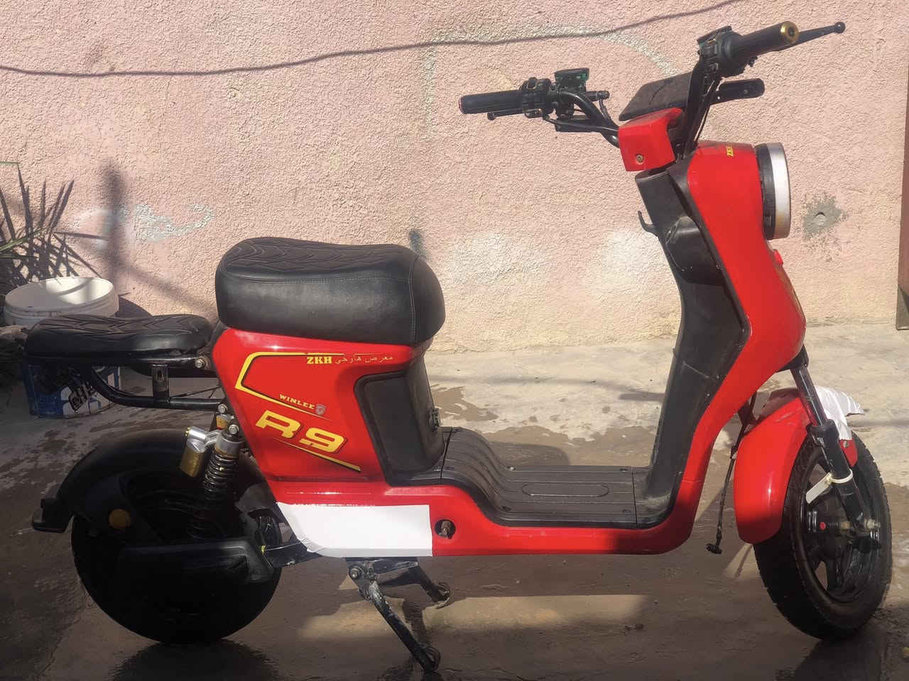 دراجه r9دراجه حلوه ونضيفه مزوده ٦باتريات كبار فول مواصفات بريكات اماميً خلفي دبلات المكانً البصره الزبير يم مستشفئ الشفاء السعر ٣٥٠ وبيه مجال رقمي ***********
