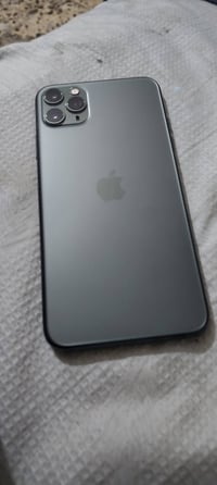 جهاز ايڤون 11برو ماكس مامفتوح بطاريه 84 ذاكره 256 سعر 400 وبيه مجال كف...