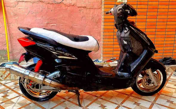 السلام عليكم دراجه للبيع سگنس ياباني
مكينه مزوده 58 ونص هااون 
شغاله سلف شلعه ومعدل يخبلان  
كهربائيات كلها شغاله. منضومت زنون عالي ناصي رماش. اشاير. كلوب رماش خلفي 
وياله مزوده مشيف الثقيل شكل نجمه زهبي وستيل 
مزوده نظام كلجات رياضي درجه اولا 
دبلات مزوده خلفي وامامي
صالنصه رياضي قطعتين صوت رعب كلش حلو 
يدات سكليتر مزودات. ستان نص وصفح 
دراجه كامله من كلشي بس كفر شويه تعبان يرادله ترتيبات بسيطه. 
سعر  :300 وبيها مجال  متوازي كلش على بيعتها 
مكاني: كربلاء البوبيات 
الرقم؛ ***********.
ماعندك رصيد تصل على الويتساب 
ماموجود خاص.
