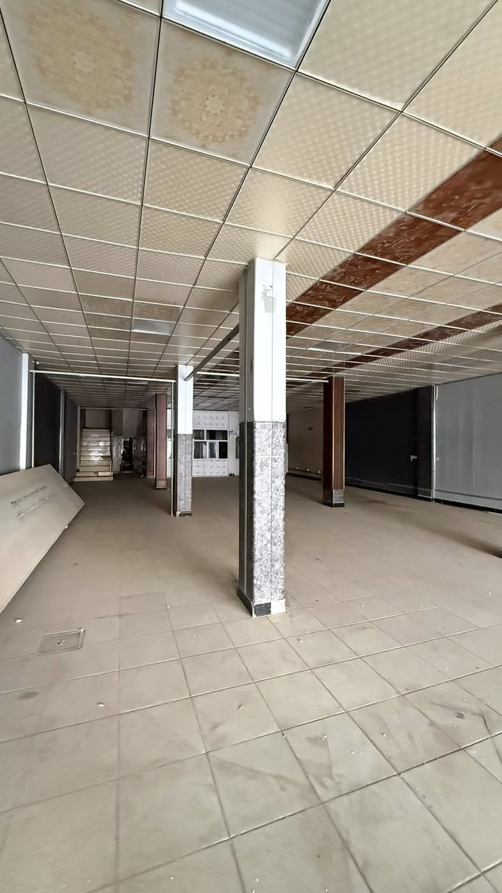 السلام عليكم 

عماره للاجار في تكريت التجنيد 

المساحه 300 متر الواجهه 10 

العماره طابقين مفتوحات 

ترهم شركة او مخزن او ماركت او انشائية 
 
للاستفسار اكثر مراجعة مكتب عقارات السردام 

***********
***********
