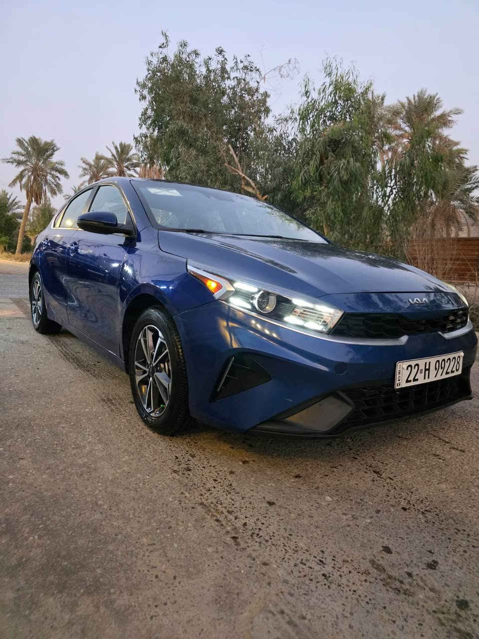 السلام عليكم كيا فورتي لون ازرق موديل 2022 رقم اربيل  الجديد نص مواصفات رادارات نقط عمياء 5ويل كب لد امامي وباقي المواصفات المعروفه السياره ماشيه 46 ميل بدون ايرباك مكينه 2000 دوش حادثهه موضح بالصور جاملق وبنيد وبيهه كلير من امريكا باب السايق وشوي من الباب الخلفي مكينه كير تبريد حداده كله كفاله السعر 132 وبيهه مجال للشراي مكاني بصره 
للاستفسار :*********** البصرة, العراق
