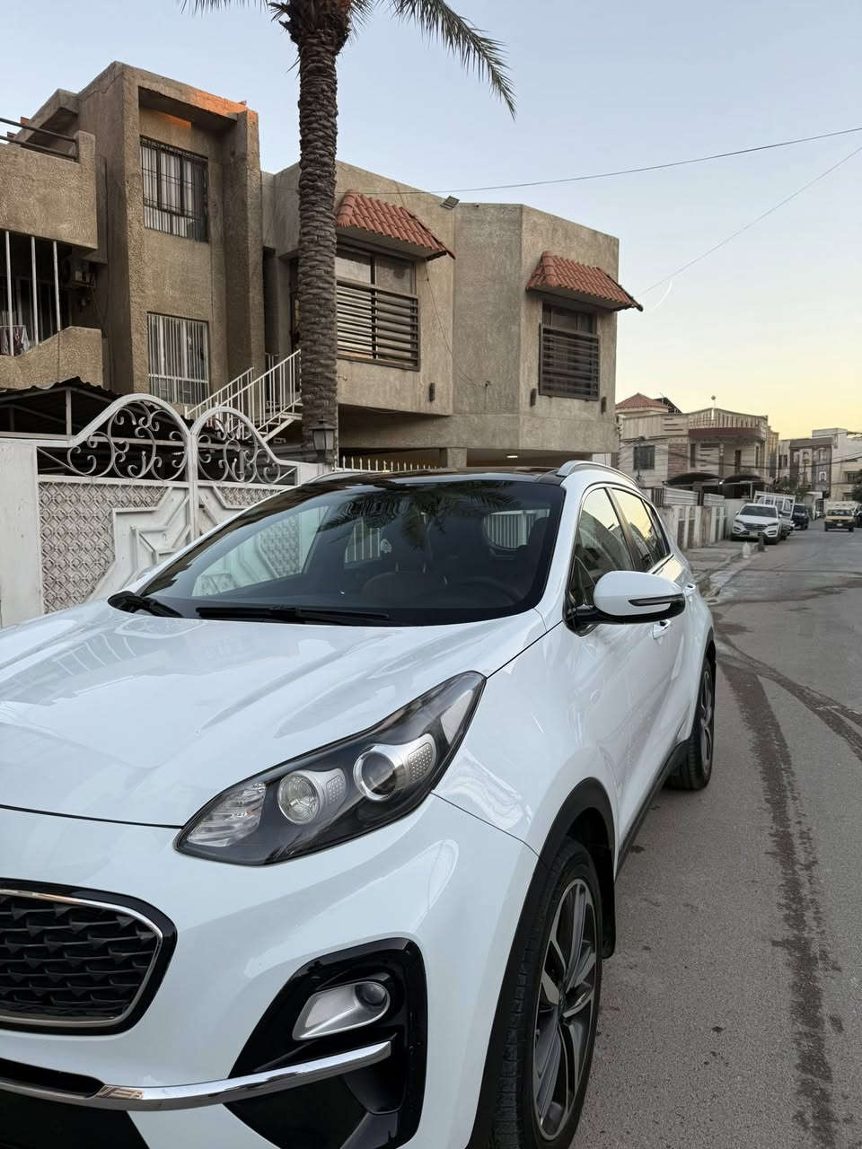 السلام عليكم للبيع سبورتج 2020  مكينه 2000 دوش ماشيه 39000الف كيلو حقيقي لون ابيض داخل بيجي سياره بنروما بصمه كشنات كهرباء  شاشه كامره خلفيه رقم بغداد رقم وهزه جديده اب اسمي سياره مكفوله من صبغ وتبديل بيه بارد كلش قليل بدايه جاملغ الامامي اليمنه  سياره جاهزه من كلشي تخم تاير وباتري ودهن جديد 
عارضه ب228 وبيه مجال
مكانه بغداد المنصور
***********
