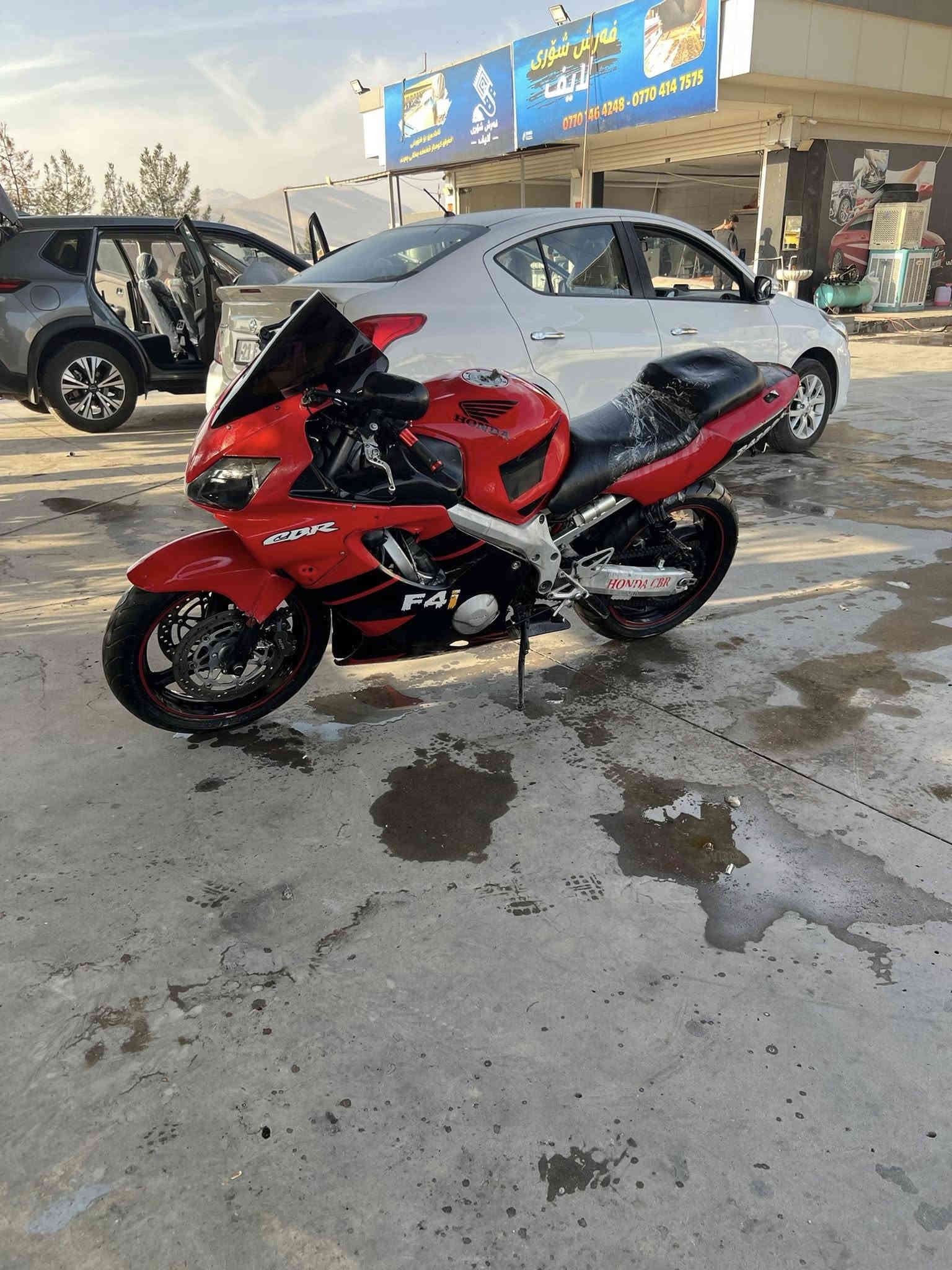 السلام عليكم شباب افوراي 600شرط كير ومكينه 
العنوان سليمانيه 
السعر 17 وبيه مجال مستعجل ع البيع 
***********
