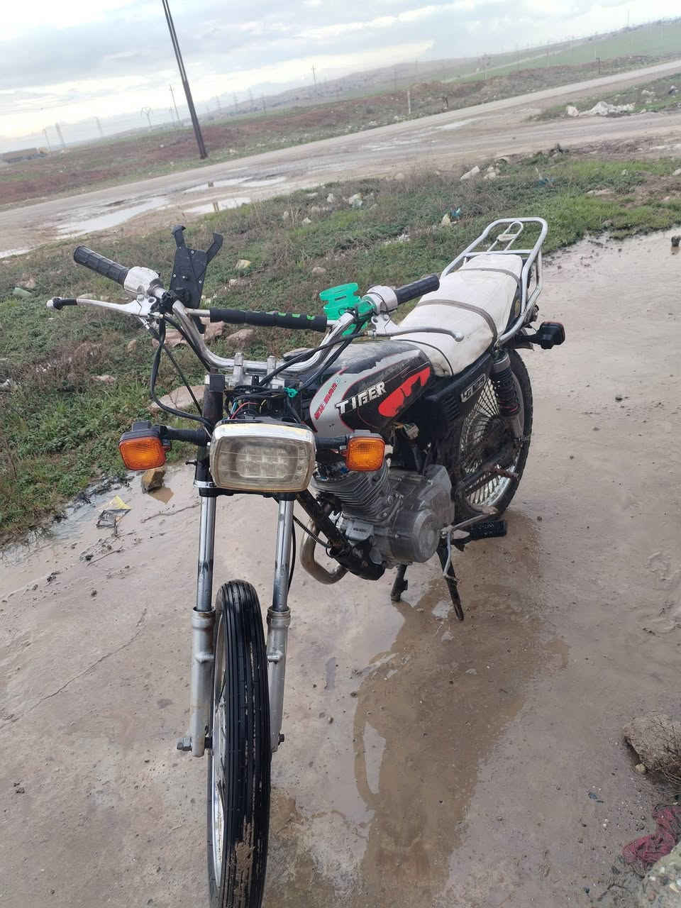 السلام عليكم ماطور تايكر للبيع موديل 19وايرمنيه كلها تشتغل تواير جدد سعر 200بي مجال  للستفسار تصال علا رقم ***********مكاني بل كسك
