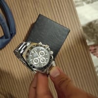 ساعة • للبيع