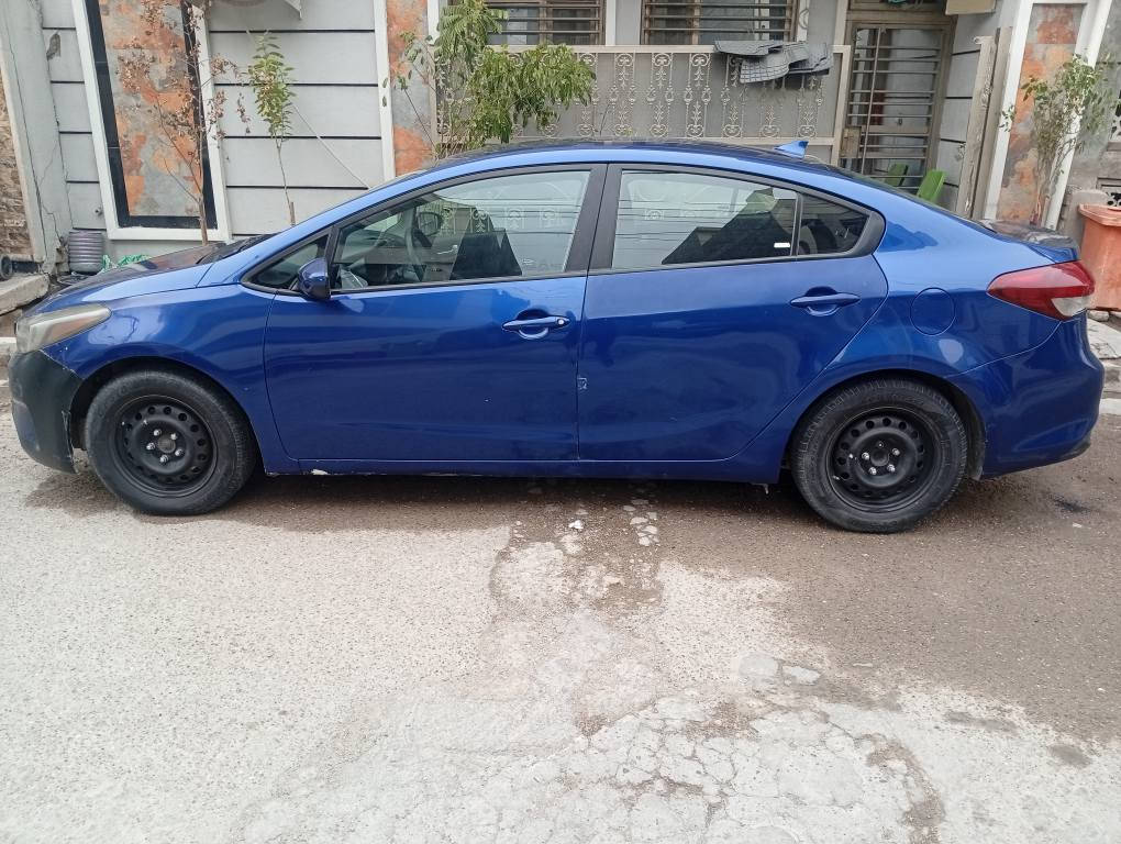 السلام عليكم ورحمه الله 
كيا فورتي وارد أمريكي 2017 مكينة دوش 2000cc ضرره حافة البنيد والجاملغ جه السائق البنيد بلاد لوك لا صبغ ولا تبديل بالعراق بيه بابين صبغ يعني كل الصبغ الي بالسيارة 3 قطع و شبر السيارة ليبل واحد مكينة وكير خير من الله ترايك وين ما تريد سعره 115 وبيه مجال 
واتساب 
***********
*********** بغداد, العراق
