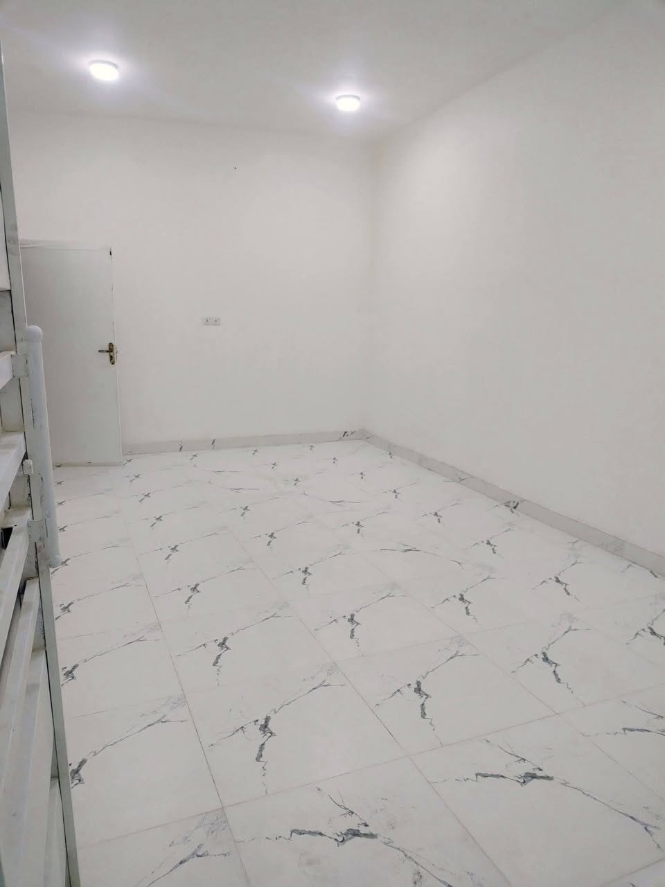 سلام عليكم بيت ليجار بناء جديد ١٠٠ متر مع ماطور ومقطوره الف لتر واير سحب وساحبه دهون عنوان الدفاس يم اسأله الماء منطقه العزه تواصل وات ساب او اتصال مامتواجد فيس بوك *********** ***********
