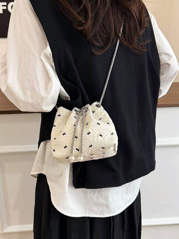 جنطة نسائية
نوع 148
كوالتي عالي
السعر. 5000 
الدرزن يجي مشكل 47 الف
للحجز. مراسلة الصفحة


**إذا كنت صاحب هذا الإعلان وتريد حذفه لأي سبب، رجاءا أرسل رسالة إلى الدعم الفني**