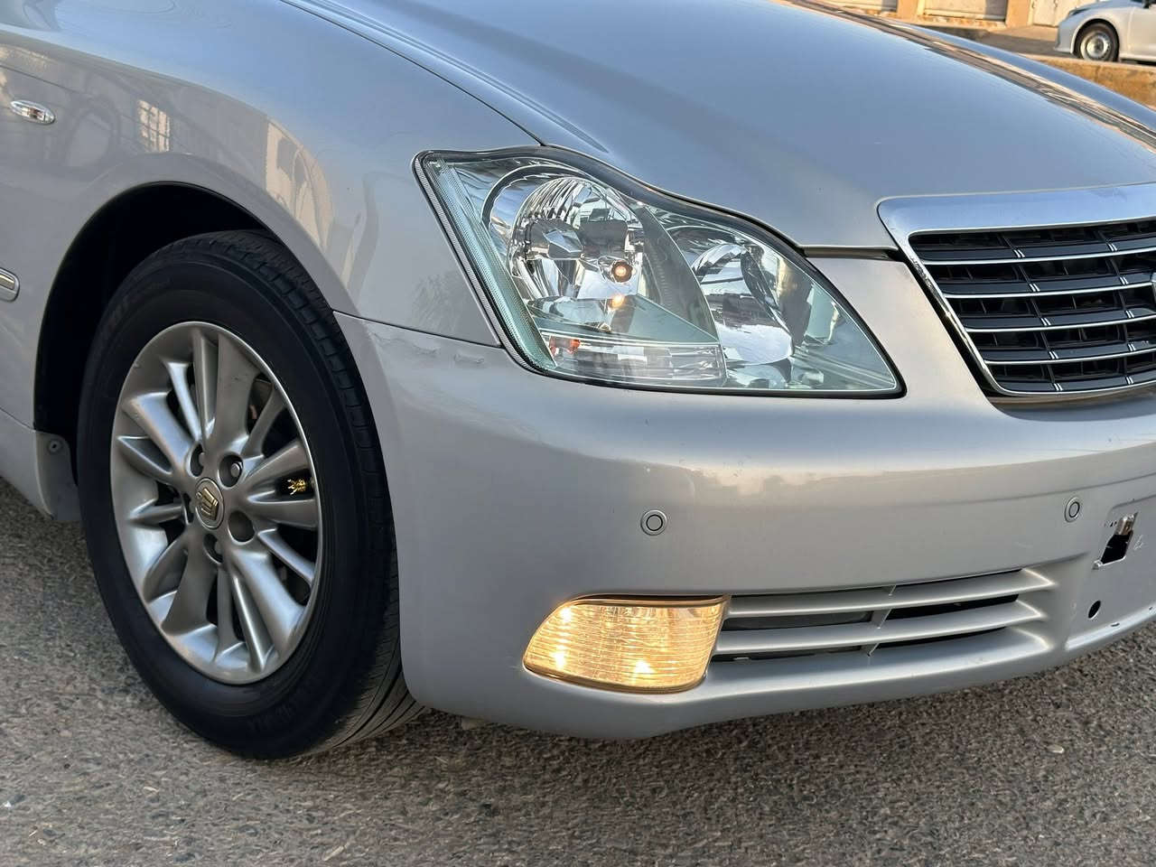 شاهانە موس ٢٠٠٥ بەحری
تازە داخڵ 
گێڕ و مەکینە بچوک ١٨٠ 
ئاوێنە ئیشارەت
بێ مەسرەف 
برێکی بەسراوە 
تەبریت ئیش دەکات 
بێ تەقەو ڕەقە 
زۆر لۆک و تازەتە 
٢ دووگمەیە 
حاسەو کامێرایە 
یەک پارچە بۆیاخی ئەوروپایە
١١٣٠٠٠کم ڕۆشتوە

***********
