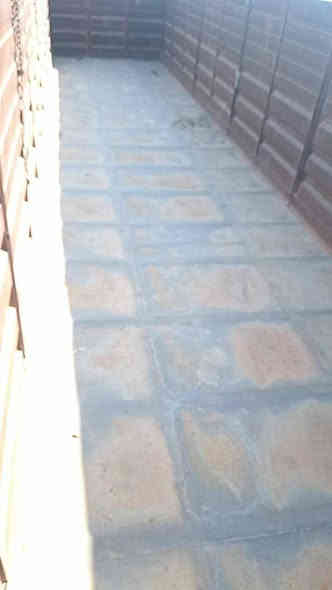 عربانه بودي للبيع طوله 12وربع بيها ثلاجه ومطبخ  تحمل 50طن حنطه تايرات 70جواها نص عمر سعرها 50وبيها مجال  مكانها حولي كركوك رقم ***********
