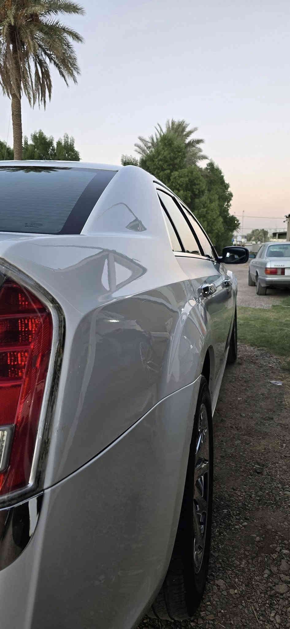 سلام عليكم كرايسلر اوباما  موديل 2011 وارد كندي بدون حادث عندي صار بيه جاملغ وبنيد بدلتهن نفس اللون ابيض بلادي مال تفصيح السياره مال جناي استخدام شخصي المكينه والكير  مبدله اخذته من كصه مال موديل 2018 التبريد مبدل صندوك كامل الفريز والماطورات والفان  الباتري جديد  الكهربائيات على البلاد ايرباك الدركه طاك بس ويل ١٨ كروم حجر الصالنصه اخذته ٣ ورقات كامل من الدكشن للصالنصه لان جان عندي صرف بانزين وريحه مال غاز  داخل السياره  السياره كامره دواره شاشه جبيره تحكم جهتين معروفه مواصفات وماكو بيه شي يشتغل يشهد الله السنويه بسمي السعر ١٦٠ وبيه مجال حك الجيه ***********
***********
