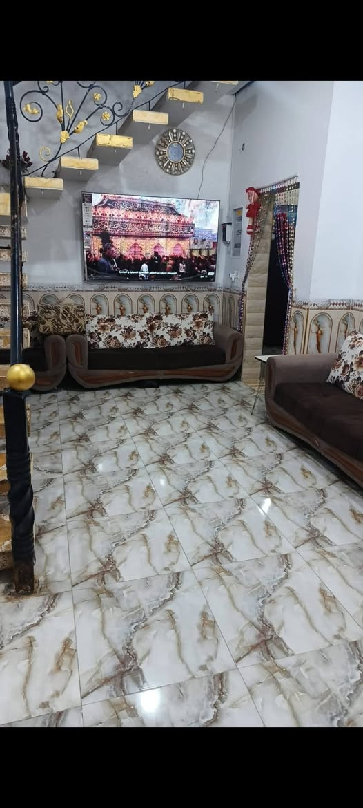 بيت للبيع حي الحكم مساحه ١٣٥م طابق او نص يباع على المبادره استفسار اتصل ***********
