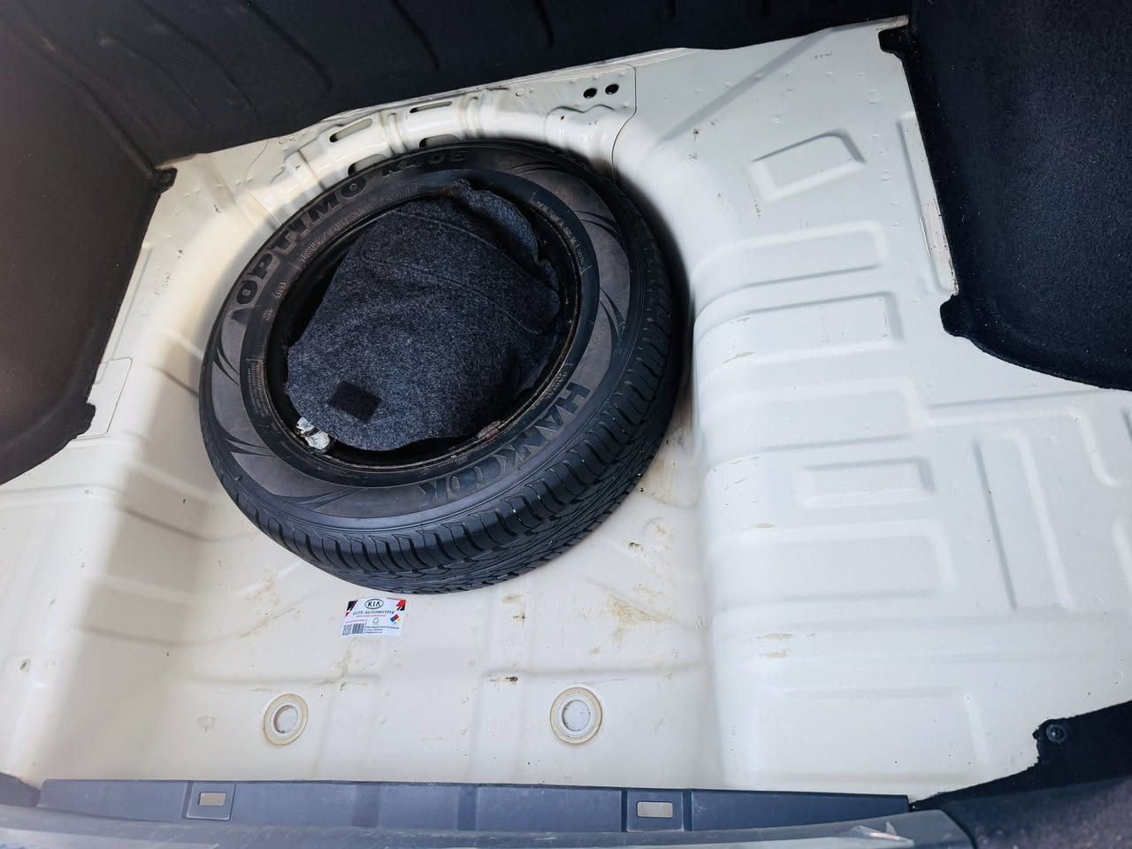 اللهم صل على محمد وال محمد
السلام عليكم كيا ريو موديل 2011 
خليجي ماشيه 27 الف وضع الشركه 
سياره مخزونه على أيد وحده من 2011 لحد لان  بيه صبغ دير الخلفي شويه من الباب الخلفي فقط الباقي مكفوله دواخل السياره 2024 
رقم اربيل بسم كردي تريد وكاله تريد تحويل راعيه كلش خوش انسان 
وانا عندي وكاله عامه سياره بعده بلزكات الشركه ارضيات مال الشركه 
حداديه شرط ما مفتوح بيه برغي على الشركه سياره جديده جدا جاهزه من كلشي مال جناي ترايه شرط زيرو 0️⃣ 
السعر 105 مكان السياره الناصرية 
رجاء بس يدور جديد يتصل 
***********
