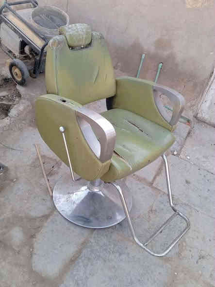 مرحبا كرسي حلاقة للبيع نظيف كيجاته شغالات
ب 65 الف ***********
