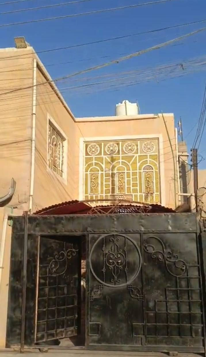 دار للبيع طابو زراعي باسم عراقي ملك صرف  في ابو الخصيب خلف جامع الشهيد طه يبعد عن الشارع السايدين 350متر 
المساحة الكلية 270متر 
الواجهة 8امتار ونص 
الطابق الاول 
يحتوي ع كراج وديوان 
وموزع وصالة ومطبخ 
4غرف وبيهن حمامات 
الطابق الثاني 
3غرف وصالة ومطبخ 
2حمامات ومجال مال غرفتين ما مبنيات باقي سطح 
السعر 150مليون وقابل للتفاوض
***********
