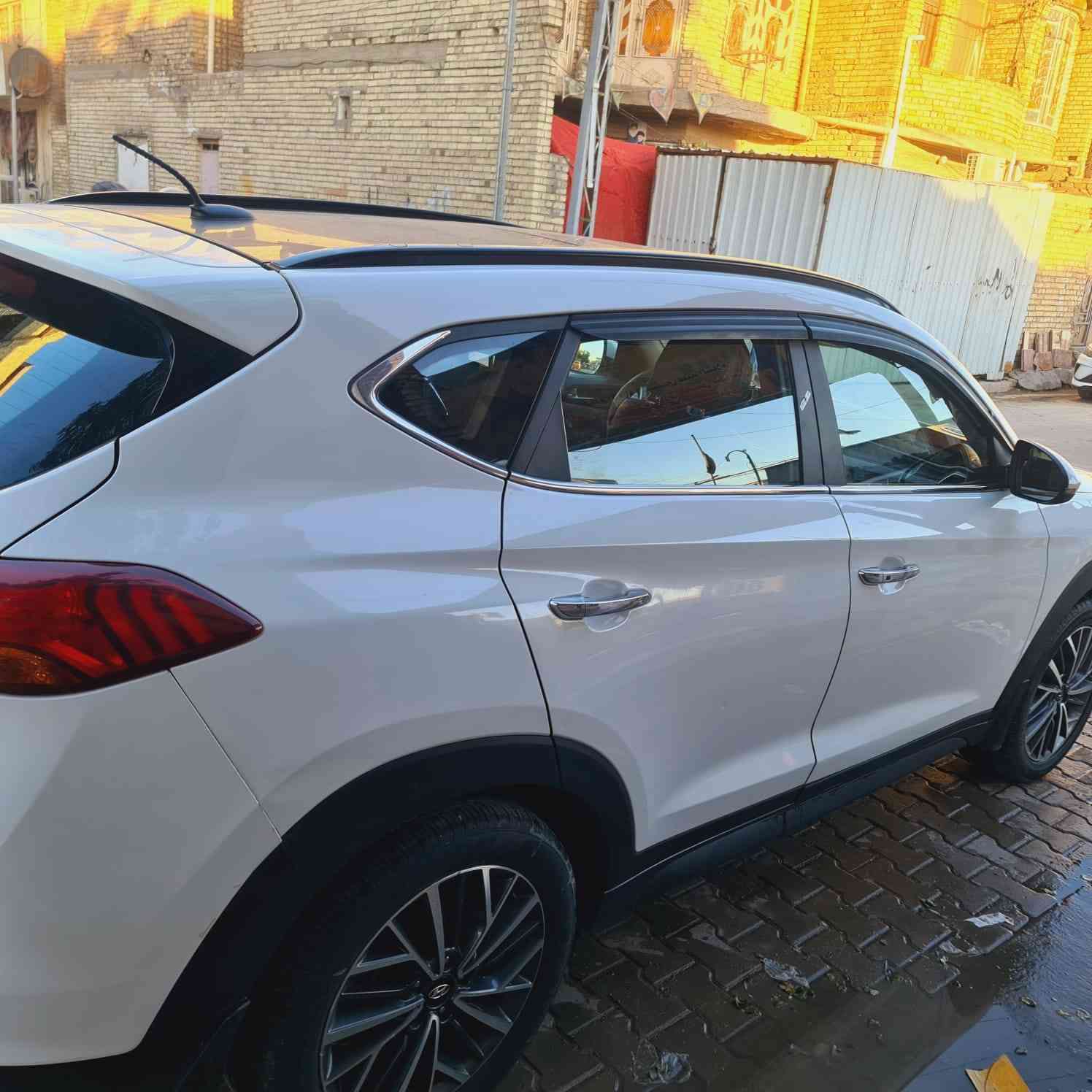 السلام عليكم توسان  خليجي مديل ٢٠٢٠ضربتها موضحه بصوربنيد مبدل  موصفات فول واحد عل واحد بصمه شاشه أمامية وخلفيه  بنوراما تبريد ثلج مري شفط كراسي كهربائي هواي مواصفات بيها  ماشيه 74 سياره نظيفة مال بيت باسمي تحويل مباشر مكان بغداد مدينه الصدر السعر 168  الاستفسار عل رقم ***********
