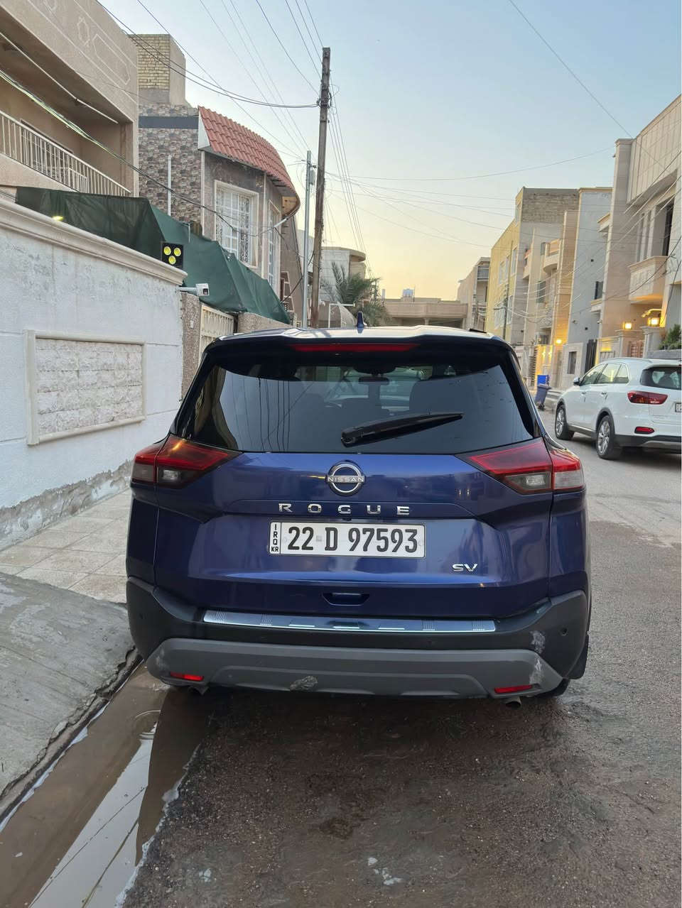 السلام عليكم 
نيسان روج موديل 22  SV
3 سلندر تيربو 1500 
3 وضعيات للقيادي (اقتصادي - عادي - سبورت ) 
رادار خلفي + امامي 
حساس خلفي 
خمس ابواب بصمه 
نظام تحديد مسار + متبت سرعه 
كرسي السائق كهربائي 
تبريد قطعتين 
تحكم مقود 
شفتات سرعه 
كير لمس 
هولد بريك بالازدحام 
هند بريك بصمه 
السيارة باسمي 
مكان السيارة بغداد 
0776 692 8984 بغداد, العراق
