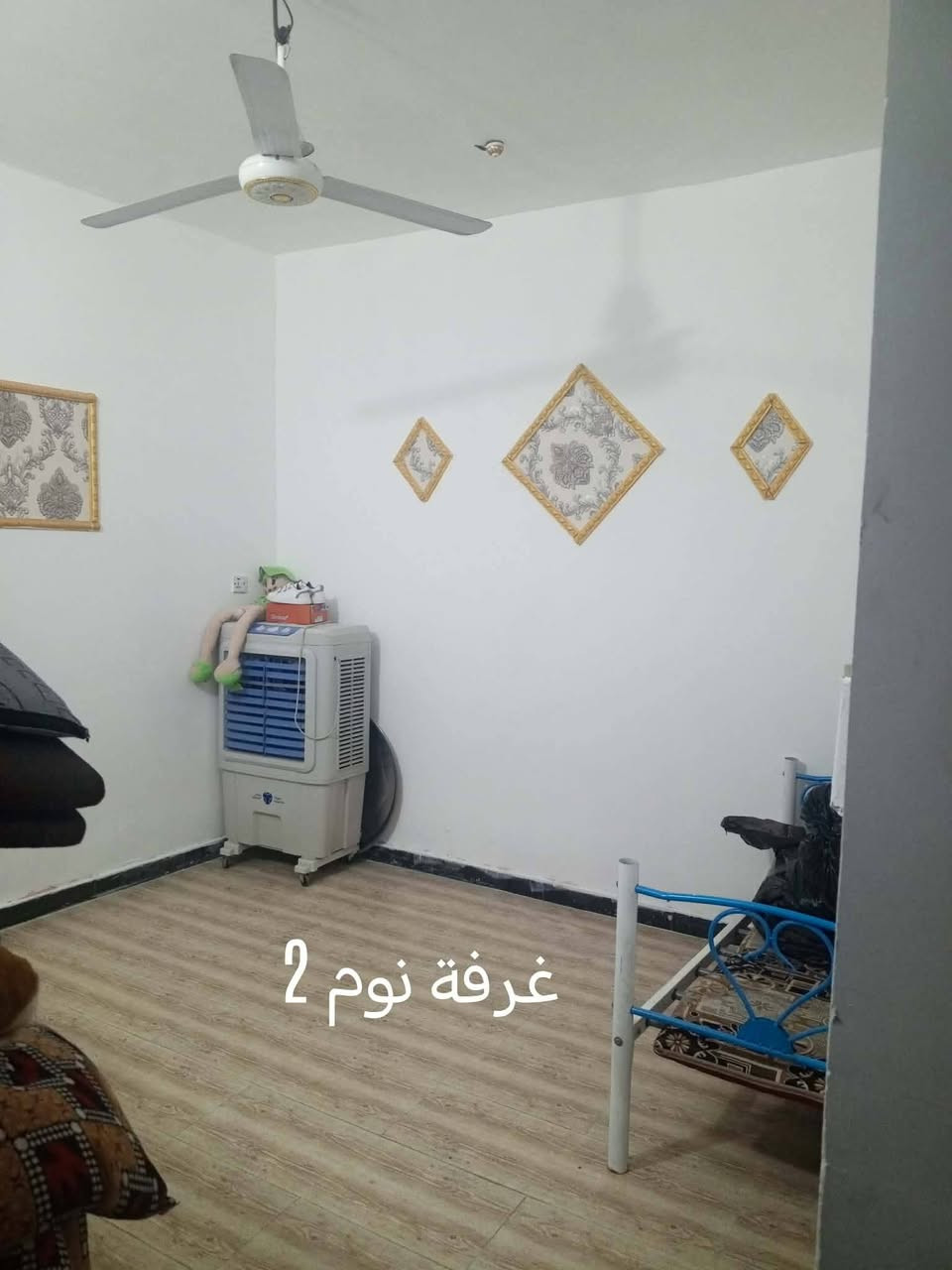 بيت 50 طابقين مرتب جدا ومسلح بالحر شارع المجمع الذهبي  بيع او مراوس البيت مسلح سيراميك للسقف وسقوف جيبس بورد الطابق الأول طابوك والثاني فرمستون بي طارمه 2 م  واستقبال وصاله ومطبخ ومجمع صحيات والطابق الثاني غرفتين وصاله وحمام والثالث سطح اكبر للتفاصيل أكثر الاتصال على الرقم *********** متواجد واتساب
السعر 68 قفل
