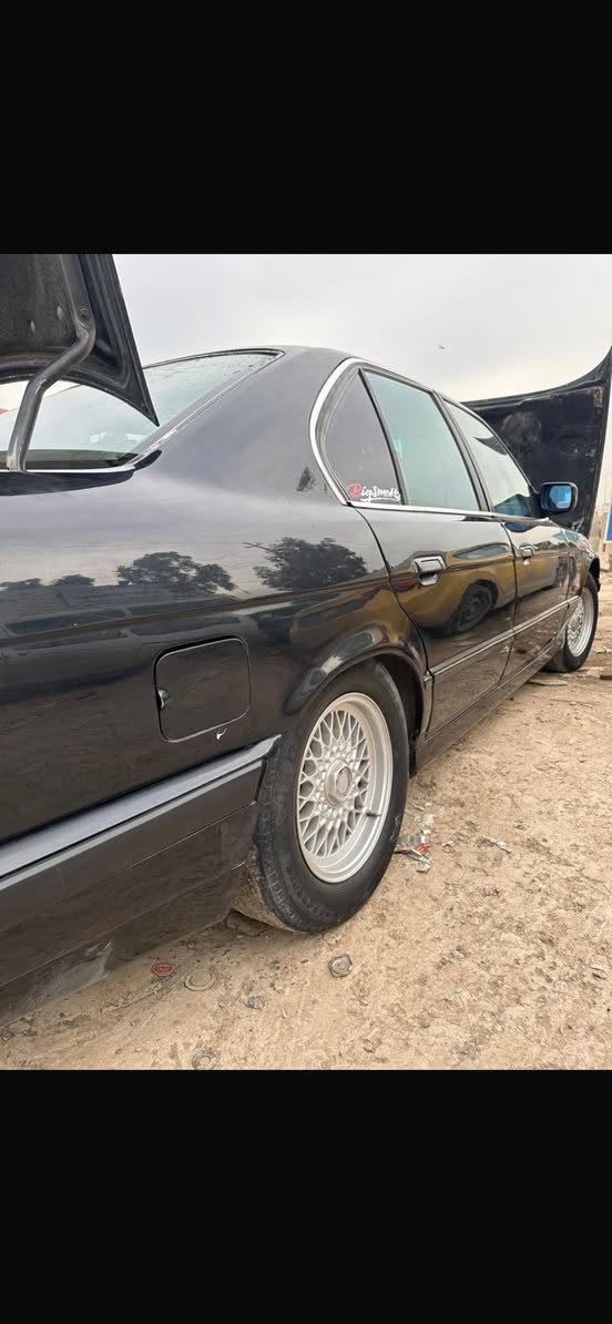 سلام عليكم بيئم 535  بحاله جيدة مكينه و كير خير من الله صدر امامي و خلفي نضيف و السعر المطلوب 55$ مكاني بغداد ***********
