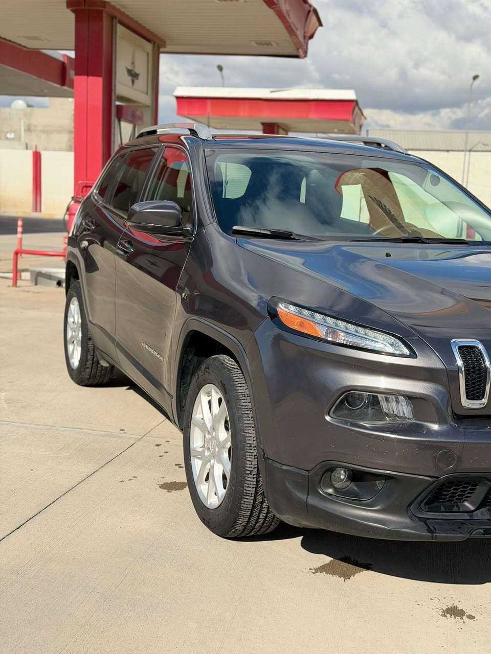 سلام عليكم    للبيع
سياره جيب بزون 
موديل 2017
سياره كامله عله آخر حبايه مابيه كل نقص 
قطعتين صبغ امريكه وحده بل عراق 
رقم أربيل بسمنه 
مكان كركوك 
السعر 129بيه مجال قليل
لاستفسار اتصل ***********
