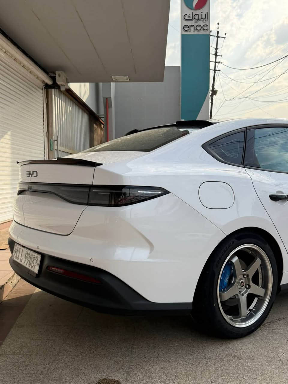 ‎السلام عليكم
للبيع سيل فايف رقم بغداد مميز  
 BYD SEAL 5    ‎موديل 25
    بعدها زيرو ماشيه 3000
‎مواصفاتها معروفه 
‎محرك  1500 هجين ثلاث انظمه
‎شحن ذاتي + هايبرد + شحن خارجي
‎يمشي بالتفويله 2000 كيلو مع الشحن المنزلي 2100
شاشه وسطيه+ كامره خلفيه
 دواره
حساسات خلفيه
كارت‎ / ‎بصمه  
‎ هاند بريك بصمه اوتو هولد
‎ كيجات شاشه
‎ لايت لِد لايت اوتو + لِد صباحي
‎تبريد قطعتين
داخل ابيض  
السياره مكفوله من كلشي 
 حتى (الشخوط).
بيها ويل كب اصلي 
عازل حراره امريكي بلو رايز 
تغليف دعاميه ppf
والقماره ppf
فجوج 
ارضيات رزلاين 
داش كام 
تغليف الد الخلفي ppf
ولايتات الاماميه ppf طافي 
سبايدر رياضي لجامه الخلفيه 
وسبايدر لجنطه 
شاحنه اصليه مع قاعده شحن كامله مع سياره
سياره جاهزه وكامله من كلشي وماكو احلى منها بلعراق كله 

اللون (صدفي) 
شرط التحويل باسمي 
المكان. بغداد/الدوره شرطه ابو طياره
شراي يتفضل خاص او الاتصال على الرقم التالي 
***********
