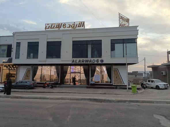 🏢 بناية تجارية للإيجار – الرمادي / شارع 40

بناية تجارية مميزة للإيجار في أحد أهم شوارع الرمادي شارع 40.

تتميز البناية بتصميم عملي ومساحة واسعة تناسب مختلف الأنشطة التجارية.

🔹 تفاصيل البناية:

تتكون من طابقين.

الطابق الأول يحتوي على:

قاعة كبيرة بمساحة 700 متر.

غرفة مكتب مستقلة.

مجموعة صحيات.

مطبخ.

بناية مناسبة للمراكز التجارية، المعارض، الشركات، أو القاعات التدريبية.

للمزيد من التفاصيل
يمكنكم زيارة مكتبناا مكتب العين العقار ع شارع 40 مدخل الصوفيه الثانية 

او الاتصال على الارقام 

***********٥
***********
***********
