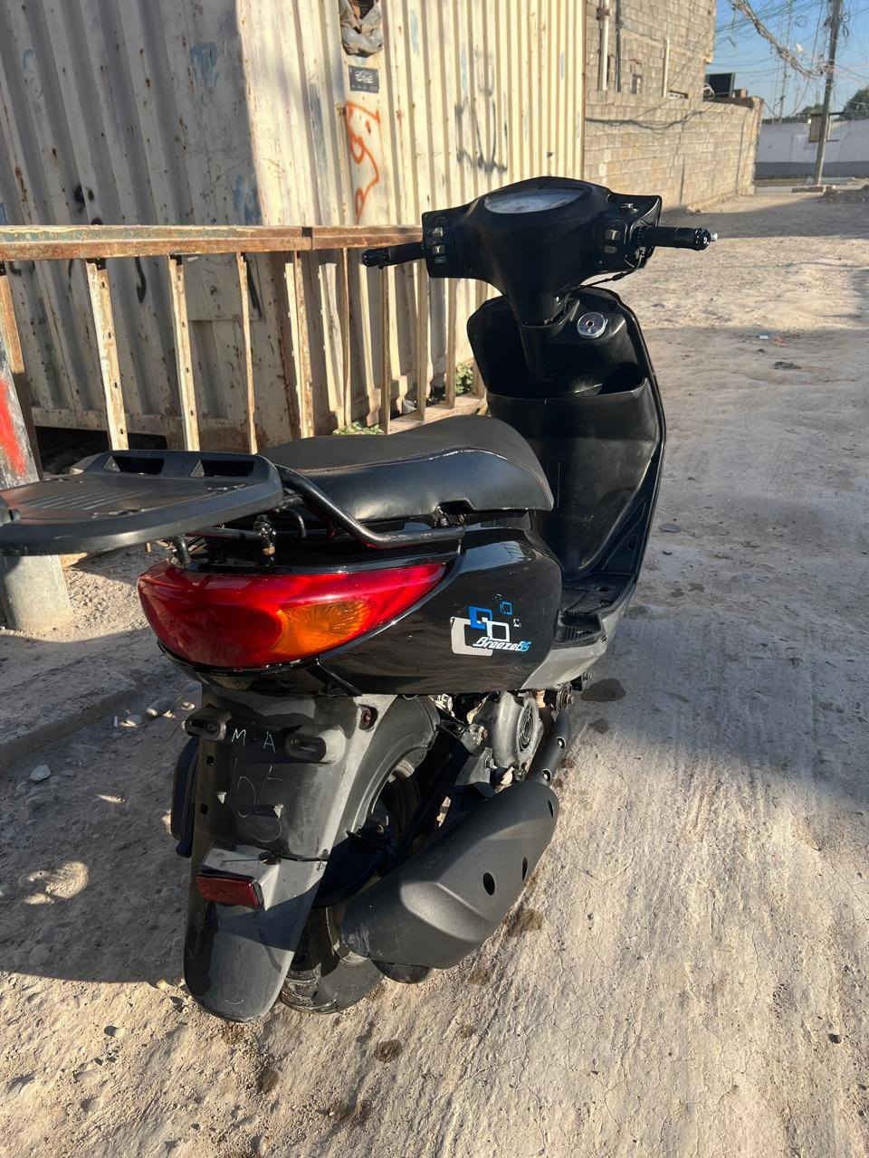 السلام عليكم دراجه للبيع لكزس بغبغاء بشرها نظيف ماكينتها نظيفه شغال السلف والهندر السعر 750 وبيها مجال  بغداد***********
