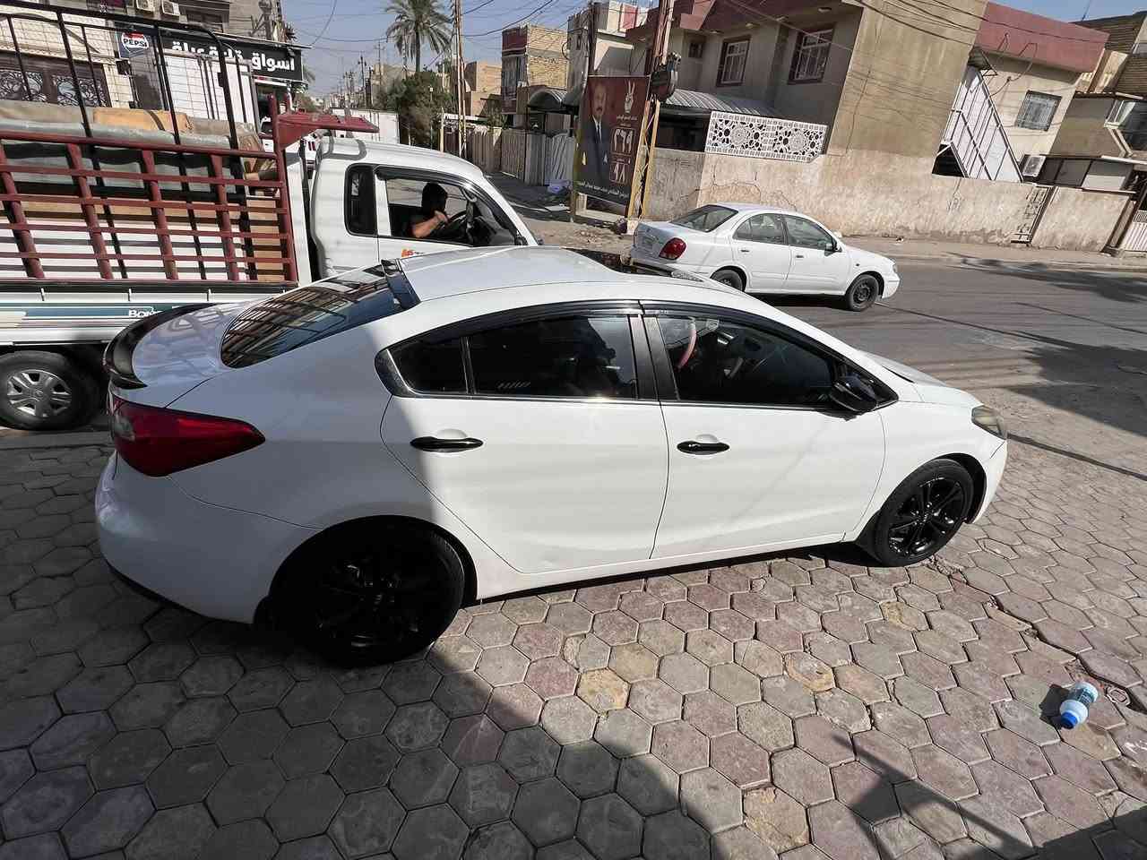 السلام عليكم 
للبيع سيراتو ٢٠١٤ خليجي فول مواصفات عدا البصمه
بيه صبغ صفحه عكس السايق اثر شخط بدون معجون رش فقط
السياره كير محرك مكفول محرك 1600دوش لاتبخير ولا تنقيص ولا مفتوح 
السياره فول مواصفات فتحه اشاير مري مري شفط حساسات امامي خلفي بگ لايت لد لد امامي نهاري كشنات جلد تحكم ستيرن جهتين ويل كب شفتات ستيرن
السعر ١٠٢ وبيه مجال بسيط 
مكان السياره بغداد /الغزالية 
للاستفسار ***********
