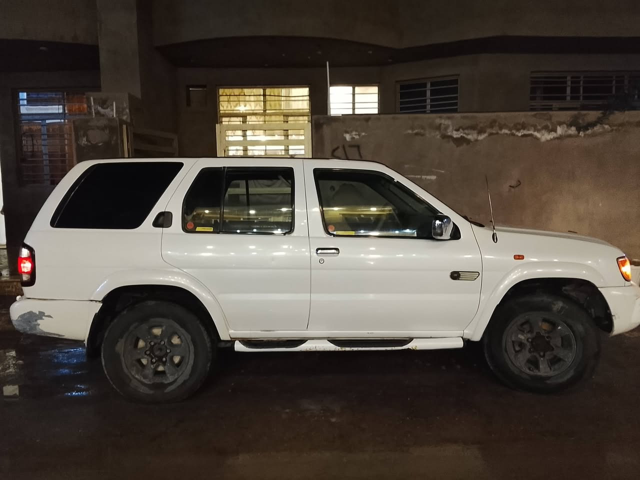 السلام عليكم

نيسان باتفندر ٢٠٠١ 
فور ويل شغال
تبريد ثلج
كهربائيات ما ملعوبه بيها
بيها ملاحظات بسيطه وماتكلف

السعر ٨٠ وبيها مجال

***********
***********
