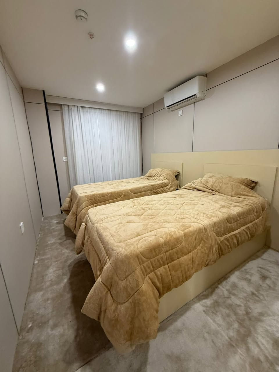 للإيجار أو للبيع
-شقة مؤثثة vip
-زيرو

في أربيل
مجمع واو تاورز

 مساحة 180م

يتكون من
- غرف نوم 3
-صالة 
- صحيات 2
- مطبخ
- طابق 13
- واجهة خارجي 
- 
- ⁠للأستفسار أكثر يمكنكم التواصل معنا عبر الواتس آب 
- ***********
- ⁠***********
