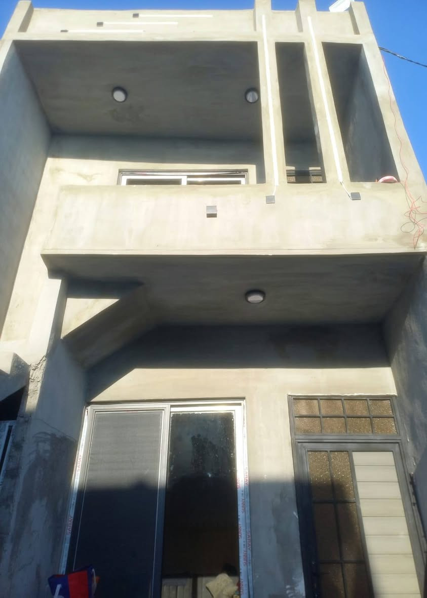 رفم الاعلان 2333
خانو بو فروشتن ١٠٠ مةتر  ٢ قات
#ناونيشان: لة شورجة بةرامبةر مال ئازا راعي
قات  خوارةوة ژوري خةو و حةمام وwcغربي  و شرقي و متبخ ومساعد متبخ  و ژوري ميوان ...قاتي  سةرةوة ژوري  خةو  و متبةخ  و حةمام و wc ....موليدةي سةرو خوار جيايه  و تةنكي ئاوي جيايه و گيزري جيايه وةتا هةمو شتي  جيايه سةرو خوار  بو ٢ مال  ئةبي
#نرخ  55مليون ومعامله
☎️ *********** واتساب
☎️ *********** فايبر
#مكتب_ازاد_للعقار
