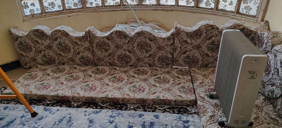 كعده عربيه ١٤ متر تقريباً أو اكثر جديده مامستخده العنوان ياسين خريبط رقم الهاتف واتساب *********** البصرة, العراق
