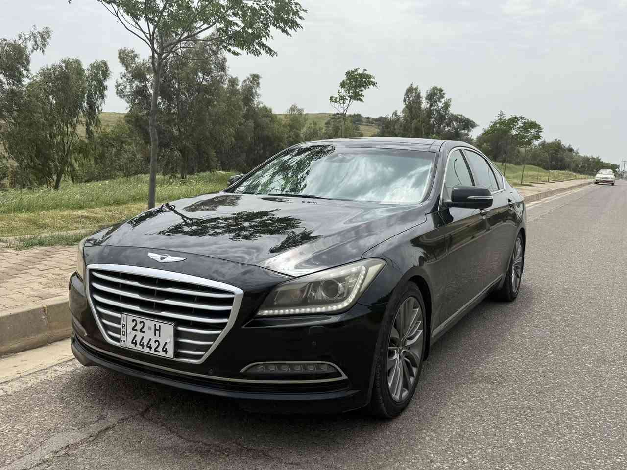 السلام عليكم اخوان سيارة g80 2016 
خليجية V6 
لون اسود و داخل بيج فول مواصفات رويال 
بانوراما 
تبريد امامي متغير المناخ
تبريد خلفي
بردة خلفية كهرباء
 ابواب شفط 
مري شفط 
ماوس خلفي 
جنطة كهرباء 
هاند بريك كهرباء 
اوتو هولد 
ويل رويال يعني الاطارات تو سايز 
رقم اربيل مميز سنويه لل ٢٨ 
مكينة و كير و كهربائيات و تبريد بشرررط 
السعر ١٦٥$
مكاني حلة ورقمي 
***********
