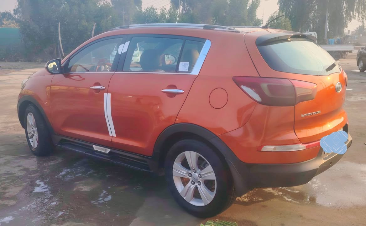 كيا سبورتج خليجي للبيع موديل 2012 - محرك 2000
رقم بغداد انكليزي الجديد بأسمــــي وتحويل مباشــــــــر
صبغ قطعتين فقط باب خلفي وجاملغ تجي تفحص كلشي 
( محرك  -  كير  -  صدر  -  تبريد  -  تدفئة ) خير من الله
مواصفات (كرسي كهربائي - إشارة بالمرايا - مرايا شفط -
فتحة سقف بانورامـــــــا - كاميرا خلفية - تحكم استيرن)
مكانها /  بابل - جبله  -  سعرها / 135 ورقة وبيها مجال
للإستفسار الاتصال على الرقم ***********
