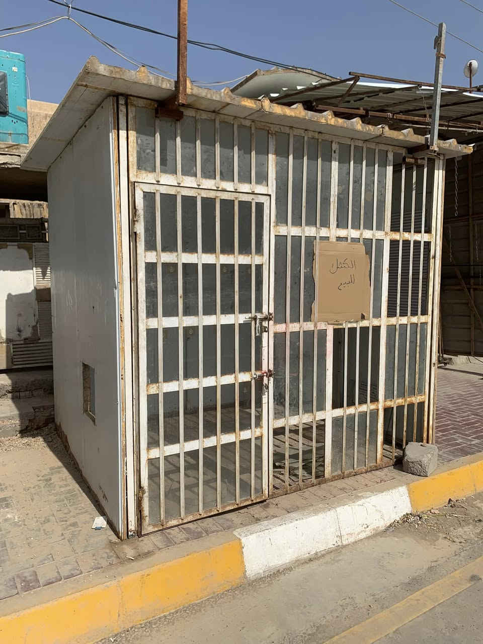 كشك للبيع مساحه 220 في 270 حديد قوي عنوان كربلاء الحر
سعر 500 استفسار هـ***********
