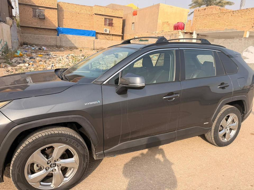 سلام عليكم
تيوتا راف فور 2021
هايبرد xle فول موصفات 
وارد امريكي حادثها خفيف والصور بالمنشور ماشيه 90mi جديده السياره ما بيها اي نقص 
مكانها واسط الزبيديه 
السعر 215 بيها مجال 
***********
