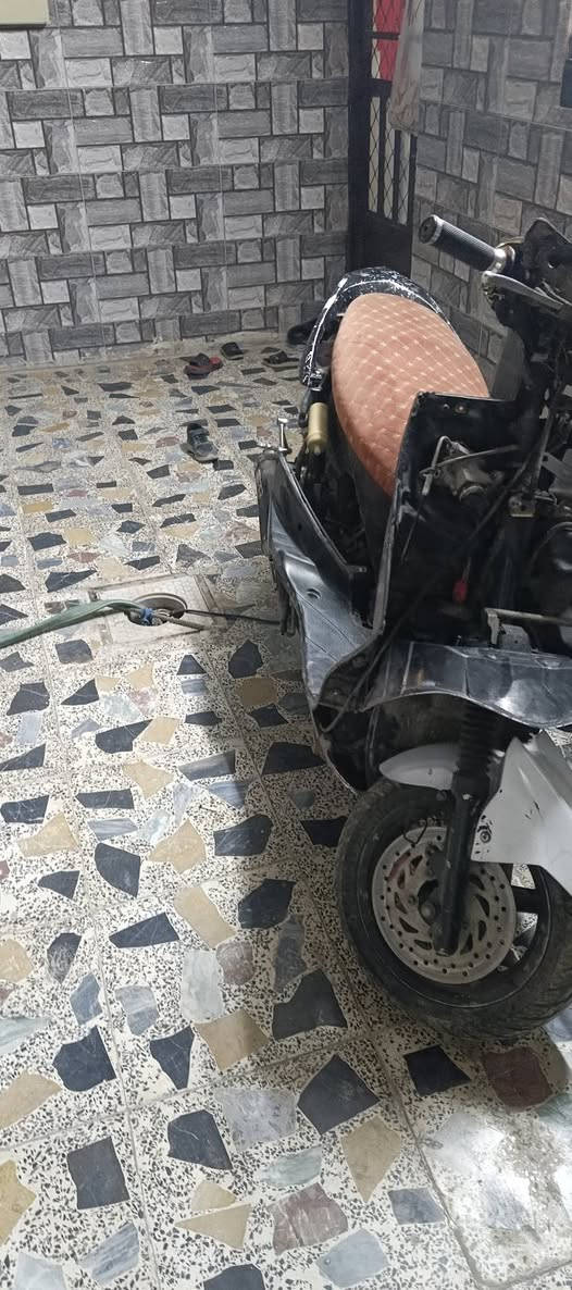 السلام عليكم دراجه سكنز فحل
كابريته الدراجة بوشه 58 نكره بكل وقت كابريته جديده وكاله و غراضهة كامله بس الكفرات تعبانه شويه و الدراجه خير من الله 
السعر 475 و بيهة مجال حك الجيه متواجد واتساب فقط على ***********
