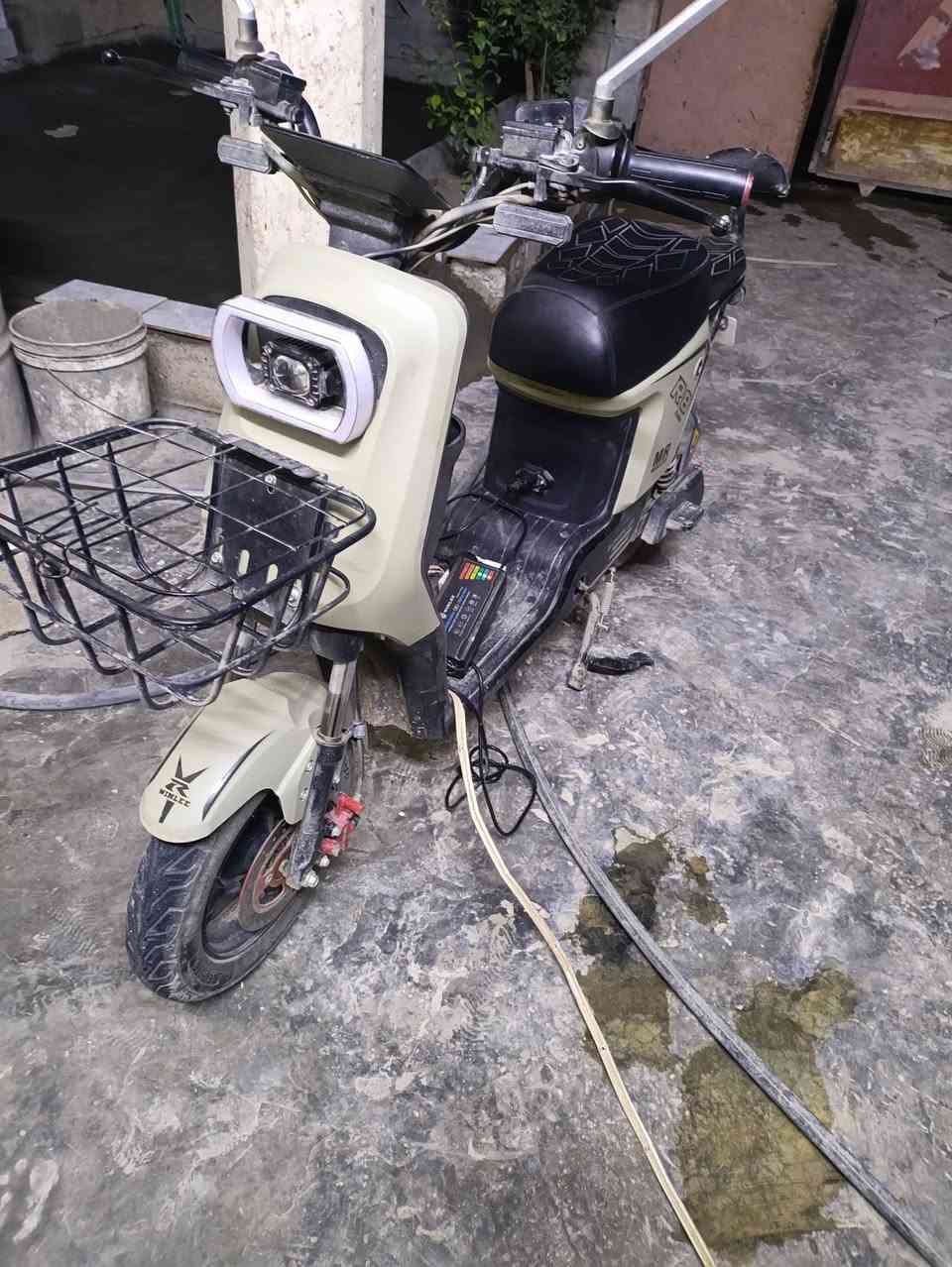 R8كوري الباب الاول 
بصمه +كارت *2سويج 
نضام امان سرقه 
نضام بك 
5بطاريات 
للبيع شهربان 
السعر 400وبيه مجال


**إذا كنت صاحب هذا الإعلان وتريد حذفه لأي سبب، رجاءا أرسل رسالة إلى الدعم الفني**