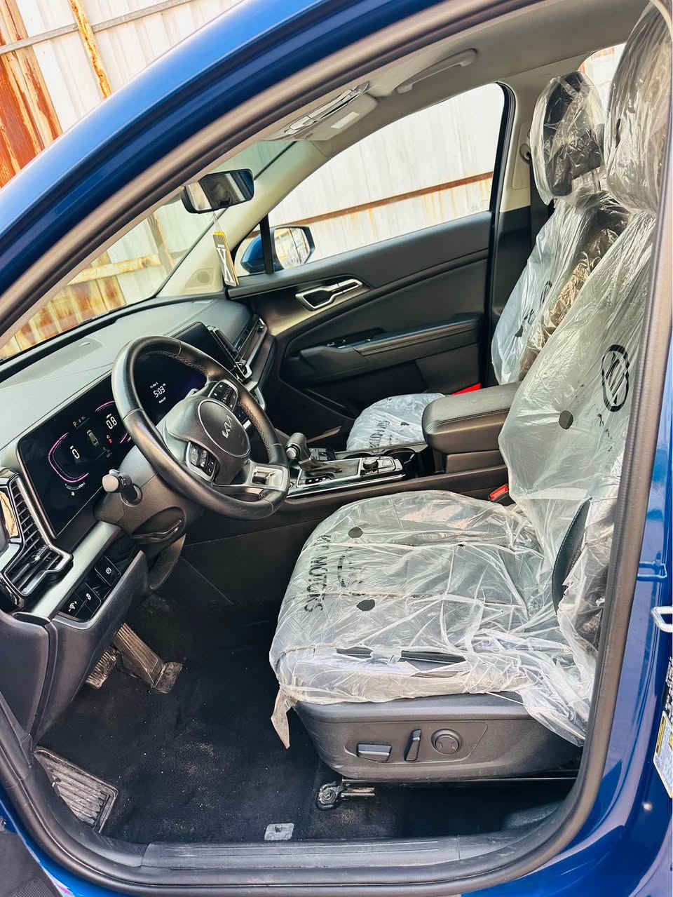 السلام عليكم ♥️
سبورتج 2024 وارد امريكي 
ماشية 16 الف 
الضرر جاملغ بارد فقطط صور حادث مرفقة بلمنشور 
بدون صبغ بدون تبديل 

مواصفات 
بصمة 
كراسي كهرباء 
داخل جلد
كراسي تدفئة 
شاشة كبيرة 
رادار جانبي
تحديد مسار 
وبقية مواصفات معروفة 

السيارة بأسمي رقم بغداد الجديد 
السعر 205 وبيها مجال بسيط جداً 
*********** بغداد, العراق
