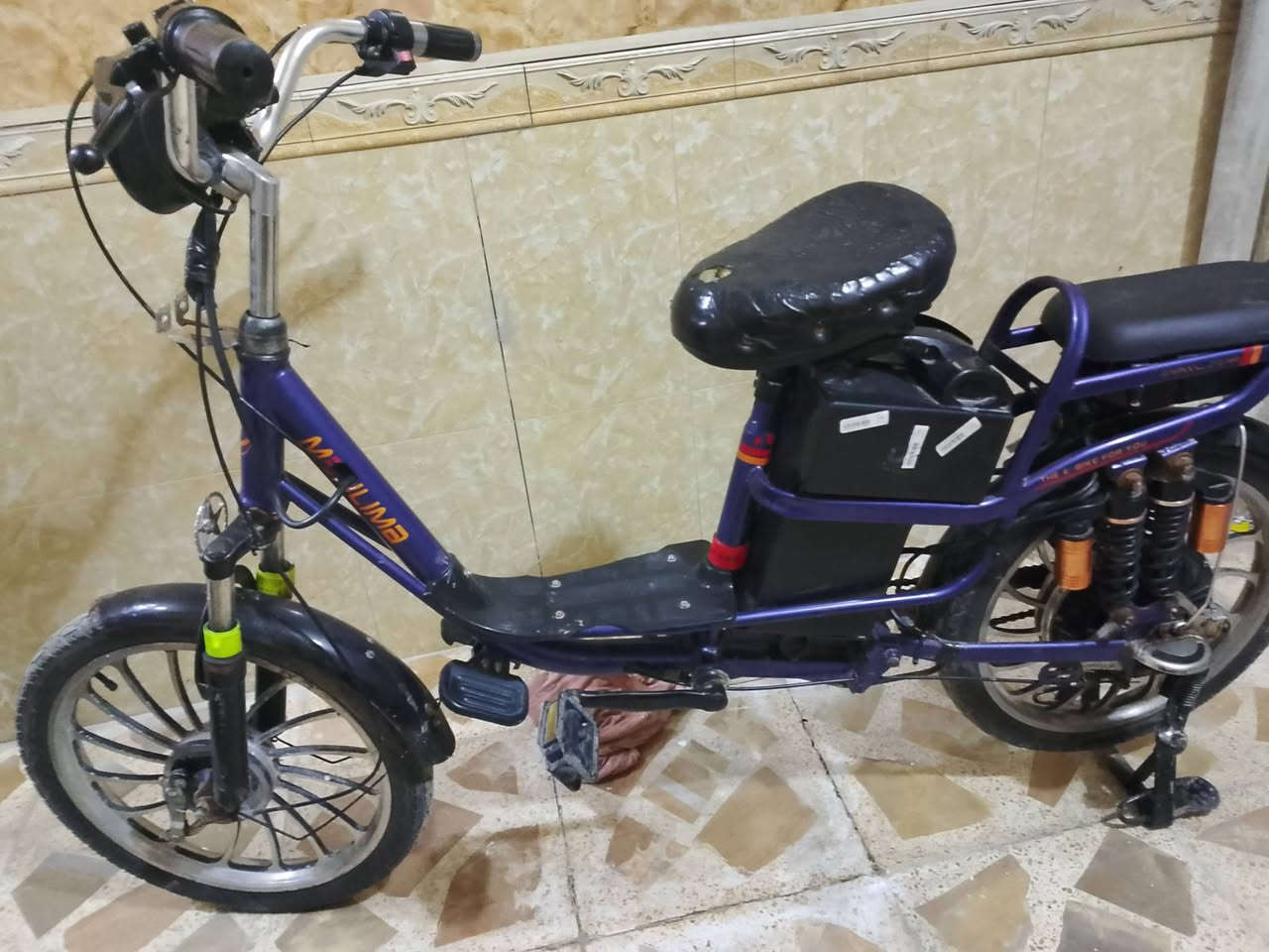 بايسكل مال شحن نظيف مرتب سعر 150


**إذا كنت صاحب هذا الإعلان وتريد حذفه لأي سبب، رجاءا أرسل رسالة إلى الدعم الفني**