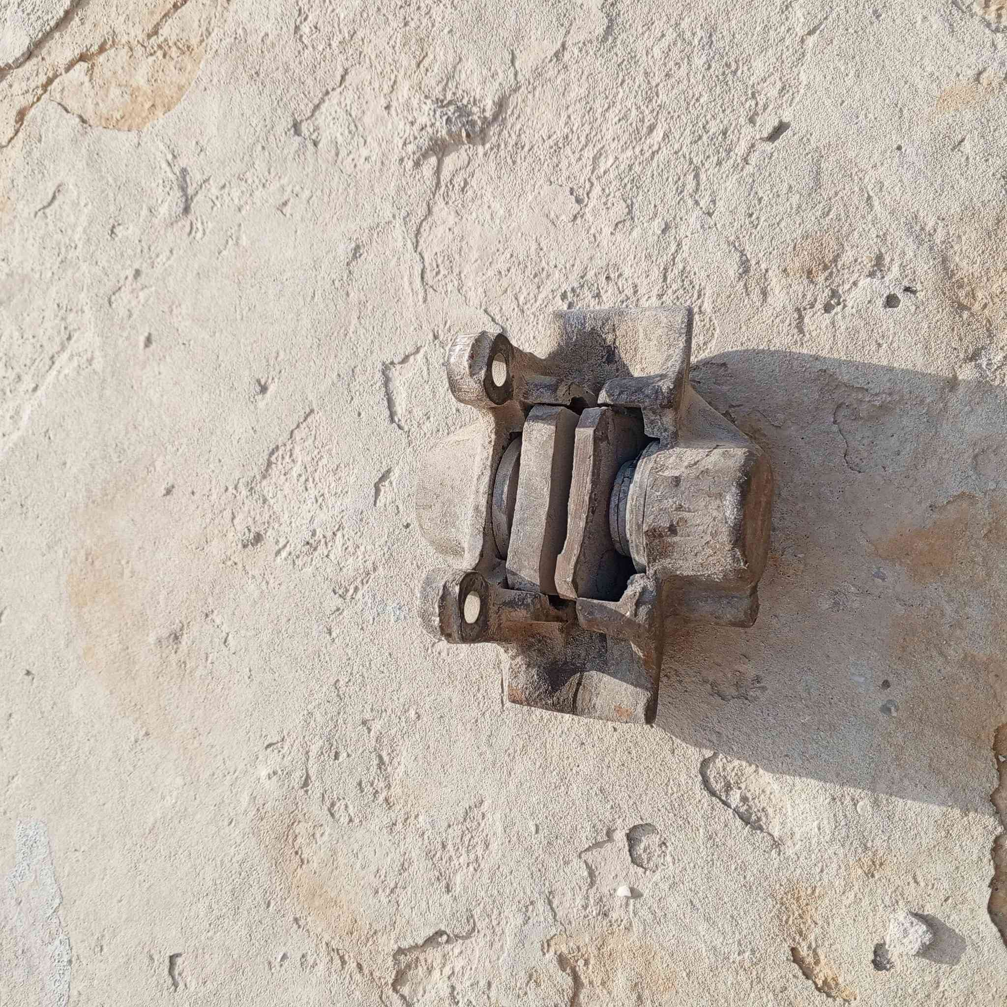 السلام علیکم
فج مال بریك خلفي افلنج مع كولبرینات مستعمل نضیف مسلس دب 300
***********
