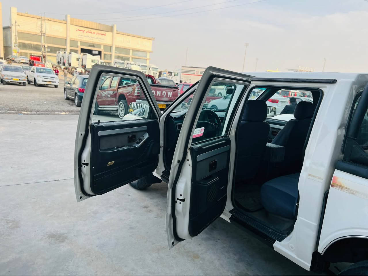 ئەم سەیارە جوانە بۆ فرۆشتن مۆدێلی ٢٠٠٧سەیارەیەکی جوان و بێ مەسرفە مەکینە و گێڕیی بەشەرت ١٠ فیتەر نە سبووخی هەیە نە زەربە هەتا بڵێی جوانە ناوی لە دری جوانترە چوار تایەی لۆکی لە سەرە سعریشی ٣٢ گڵا و ماعەمەلەیەکی برایانە 
ژ.م *********** كالار, السليمانية
