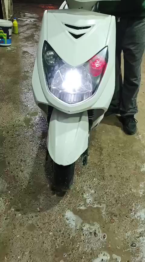 السلام عليكم
سكنس فحل نوزل 

مكينه بلاديه تخبل

بيها عدسه عالي ناصي

كهربائيات كلها شغاله

السعر 650وبيها مجال شيء بسيط
*********** بس واتساب
مكاني بغداد الاعضمية
