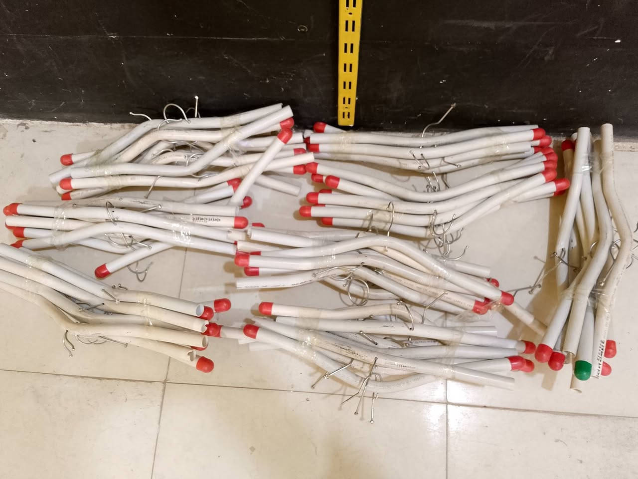 تعاليك ملابس اطفال 
ونسائيه 
تعاليك حجاب 
جديده مابيه اشي مكسور لو تالف 
لتواصل الانبار حديثه حي العسكري 
اكو خدمه توصيل 
لتواصل ***********
