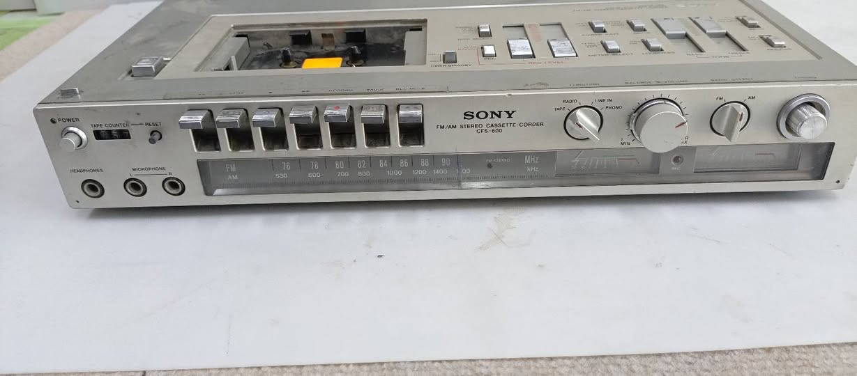 السلام عليكم..
جهاز صوتي للبيع 
نوع سوني صناعة اليابان أصلي 
كاسيت وراديو وأواكس 
الجهاز بحاله وسط 
الراديو بس وشه الكاسيت لا يعمل يحتاج إلى صيانه 
البيع بصفة أمبلي فاير مكبر صوت 
السعر ٣٥ ألف دينار 
للأتصال ٠٧٧٠٨٨٣٥٣


**إذا كنت صاحب هذا الإعلان وتريد حذفه لأي سبب، رجاءا أرسل رسالة إلى الدعم الفني**