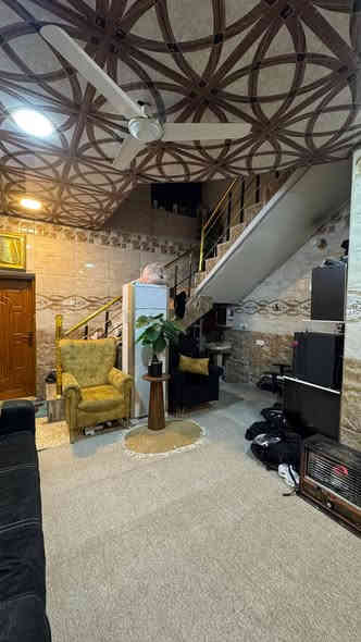 ✨دار للـبـيـع✨
 الــمـوقــع : - الكرامه - خلف الضريبه 
الـمـساحــه : 100 م
نــــــوع الـعــقـار : طـابــو زراعـــي 25
………………………………
حــالـة الـعـقـار :  دار 3 طـوابــق
ط1- يـحـتـوي عـلـى غـرفـة نــوم- هــول - مـطـبخ - مـجـمع صـحيـات
ط2- يـحـتـوي عـلـى 2غـــرف نــوم  - كـلـدور مـجـمع صـحيـات
ط3 يـحـتـوي عـلـى غـــرفـة مـجـمـع صـحي 
………………………………
الـســعـر :  190
*********************
(شــركــة #حــافــظ للأسـتـثـمار الـعـقـاري)
مـوقـعـنا : بـابـل شـارع 60 - مـجـاور كـافـتريـا سـيف بـقلي
نـستـقـبل جـمـيع الـعروض الـعـقاريـه ↪️
بـيع -شـراء - تـعـقيب - إجـازة بـناء - إفـراز- رهـن 
**********************
للأسـتفـسار او الأتـصـال ↪️
 📞***********
📞***********
