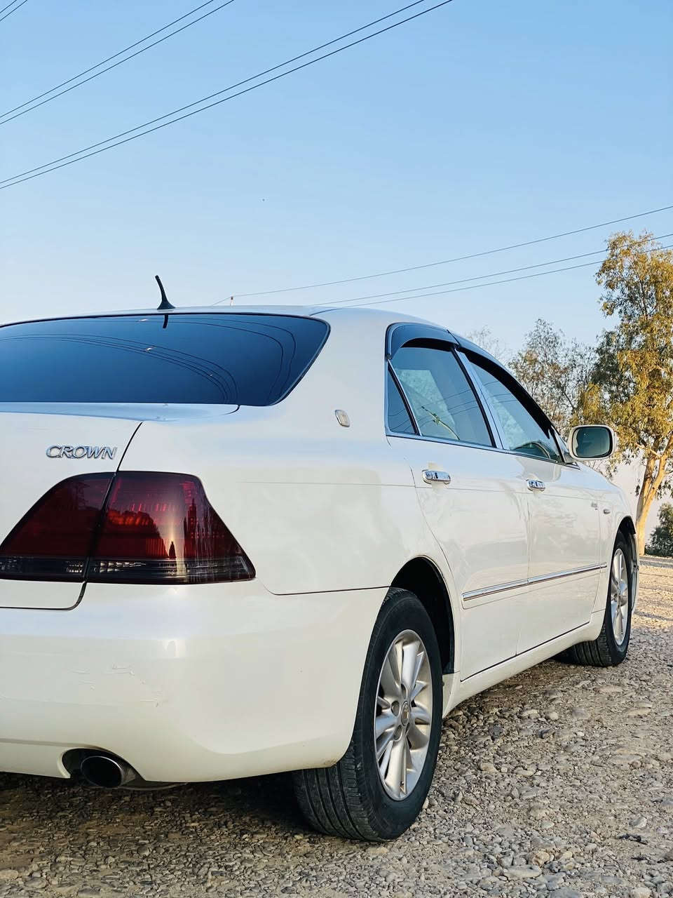 تۆیۆتا شاهینە ٢٠٠٥ (ناو زەرد)  بەس موس - تایبەت بۆ ئەوانەی بەدوای پاکی و بێدەنگیدا دەگەڕێن! ✨
ئەم سەیارەیە تەنها ئامرازێکی گواستنەوە نییە، بەڵکو نموونەی توندوتۆڵی و ئیسراحەتە. سەیارەی ماڵە و بە مەرجی "دار و بەرد" کارەبایی و میکانیکی دەفرۆشرێت.
تایبەتمەندییە ناوازەکان:
✅ ڕۆیشتوو: تەنها ١٨٠ هەزار کیلۆمەتر (حەقیقی بە شەرت).
✅ ناوەوە: کوشن کارەبا، پەردە، ناو زەردی ڕەسەن.
✅ تەکنەلۆژیا: تەعدیل سورعە (Cruise Control)، ئاوێنە کارەبا، لایتی ناوچەی کوێر.
✅ سیستەمی بینین: کامێرای دواوەی بۆ بەستراوە.
✅ ژێرەوە: چوار تایە و ویلی لۆک و تازەی لەژێرە.
باری جەستە و بۆیاخ:
🚫 بەبێ دەعم و لێدراو: سەیارەکە زۆر پاکە و لێدراوی نییە.
🎨 بۆیاخ: تەنها دەرگای سەکنی یەک بست بۆیاخی ئەوروپایە باقی هەموو گیانی بە شەرت.
تێبینی: سەیارەکە هیچ مەسرەفێکی تێدا نییە و ئامادەیە بۆ لێخوڕین.
📍 شوێن: [کەلار]
📞 بۆ پەیوەندی و زانینی نرخ: [*********** واتس ئاپ] یان نامە بنێرە
